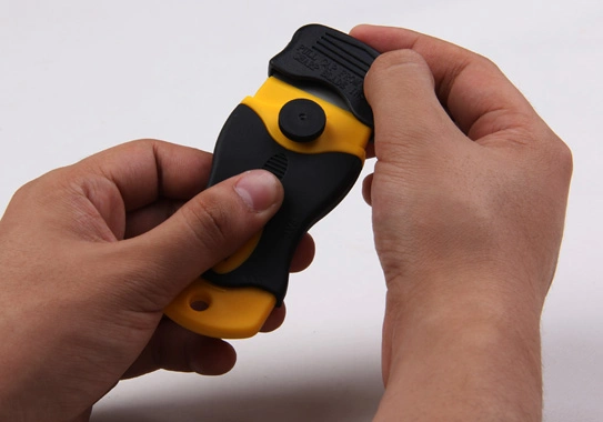 Hand Cleaning Scraper Plastic Razor Scraperwith Plastic Blades or Metal Blades